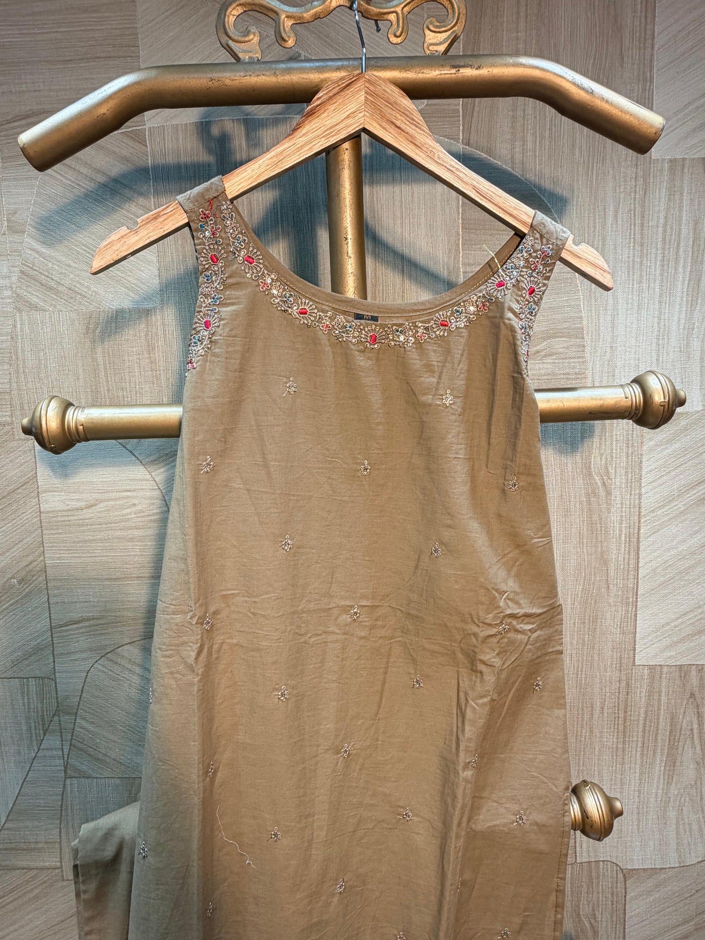 Elegant Beige Sleeveless Suit Set with Matching Dupatta (Available in Multiple Shades)