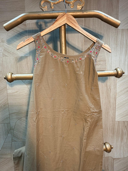 Elegant Beige Sleeveless Suit Set with Matching Dupatta (Available in Multiple Shades)